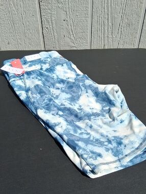 LIVI High-Rise Wicking Tye-Dye Knee Length Short